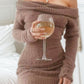 Vestido de punto con hombros descubiertos y cuello redondo