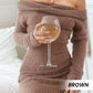 Vestido de punto con hombros descubiertos y cuello redondo