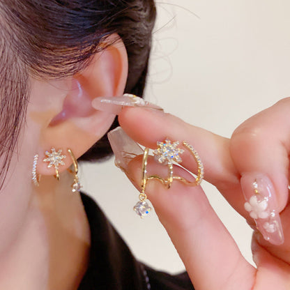 ✨ ¡OFERTA POR TIEMPO LIMITADO 50% DE DESCUENTO! 💎 Aretes de Garra Brillante con Diseño de Estrella y Gema Colgante – Elegancia Sin Esfuerzo ✨