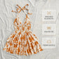 👗🌸 ¡50% DE DESCUENTO POR TIEMPO LIMITADO! ✨ Vestido mini estampado para mujer con cuello halter con cordón – delantero con lazada, espalda fruncida y falda con volantes en capas 💃