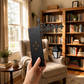 🏮📚 Sujetalibros Luminoso Vintage – Farola Retro en Miniatura que Ilumina y Decora tu Estantería ✨🌃